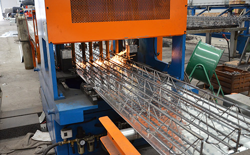 桁架樓承板工作車間